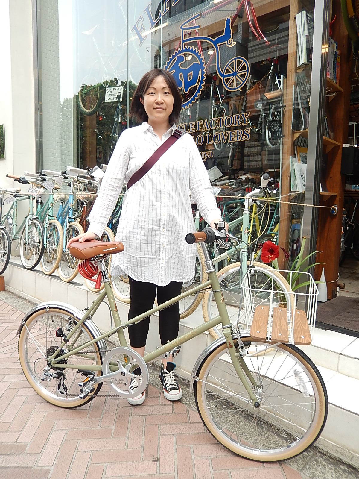 5月7日 渋谷 原宿 の自転車屋 FLAME bike前です_e0188759_1930568.jpg