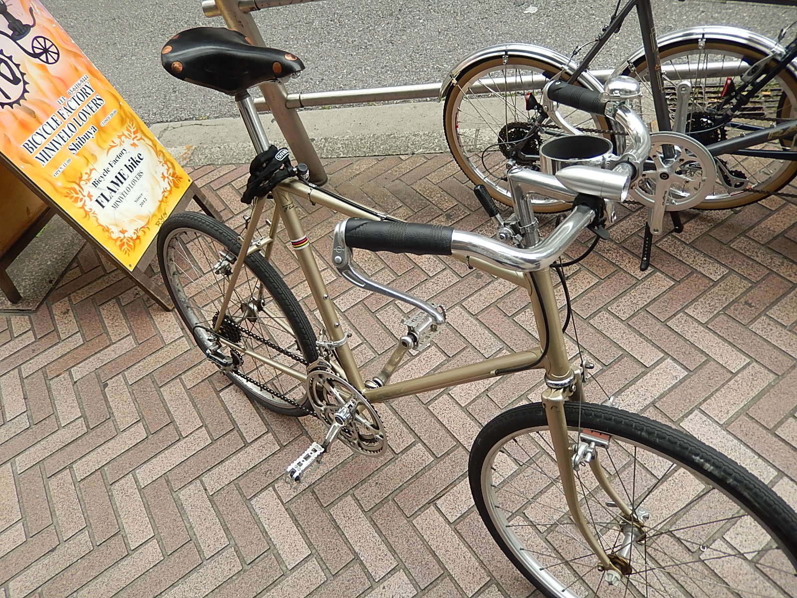 5月7日 渋谷 原宿 の自転車屋 FLAME bike前です_e0188759_19335338.jpg