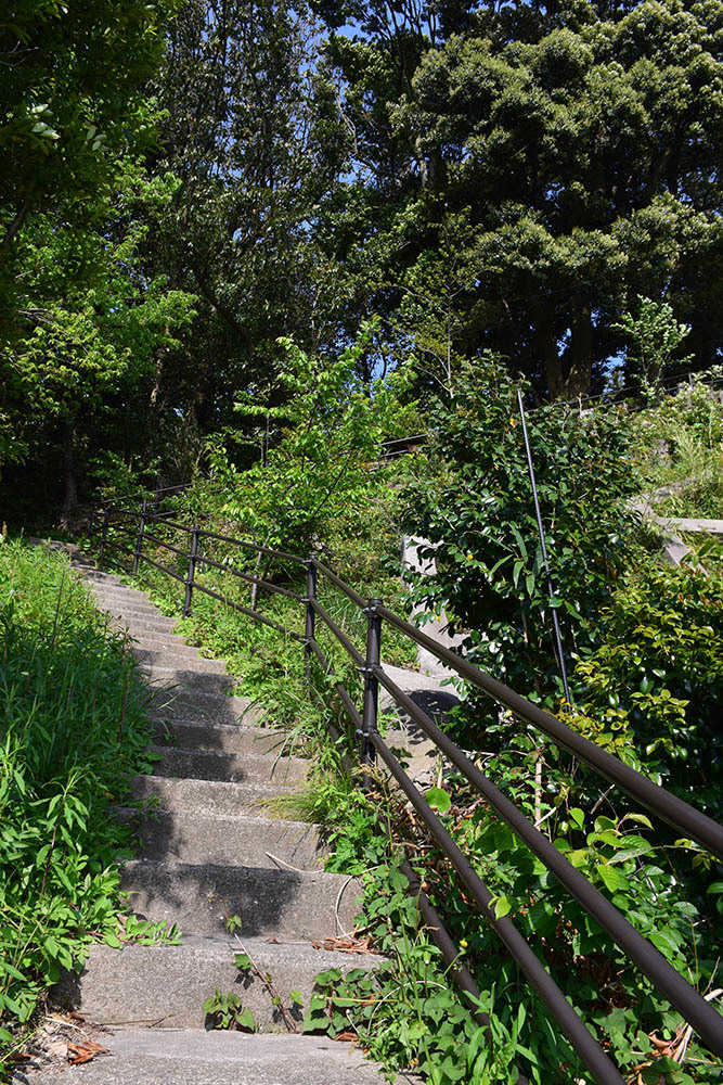 太平記を歩く。 その56 「名和一族郎党の墓」 鳥取県西伯郡大山町_e0158128_20171994.jpg