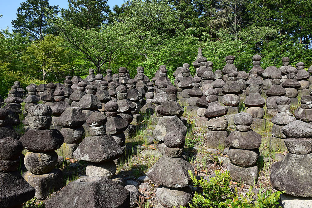 太平記を歩く。 その56 「名和一族郎党の墓」 鳥取県西伯郡大山町_e0158128_20191984.jpg