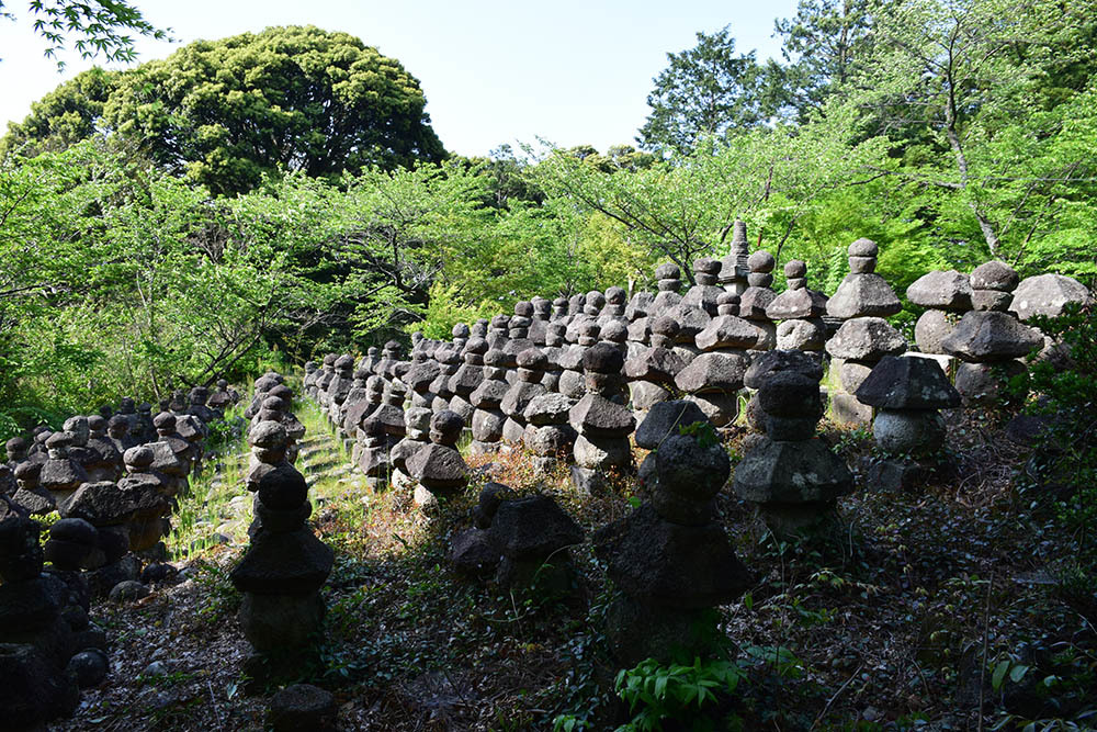 太平記を歩く。 その56 「名和一族郎党の墓」 鳥取県西伯郡大山町_e0158128_20192451.jpg