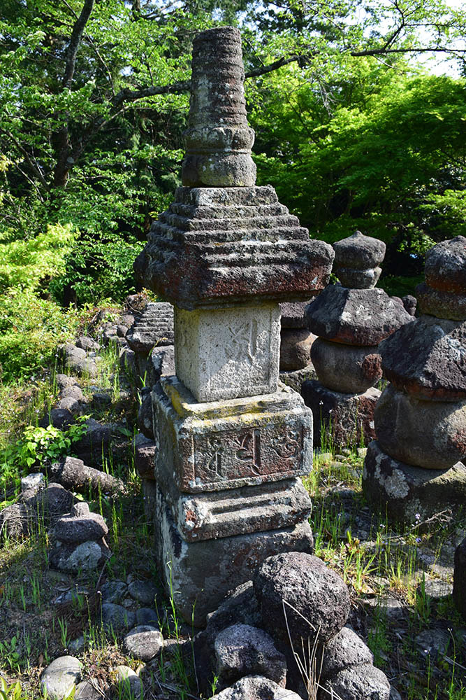 太平記を歩く。 その56 「名和一族郎党の墓」 鳥取県西伯郡大山町_e0158128_20212583.jpg