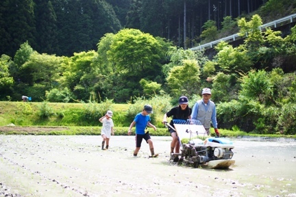 田植えとBBQの至福の休日_b0185232_21485672.jpg