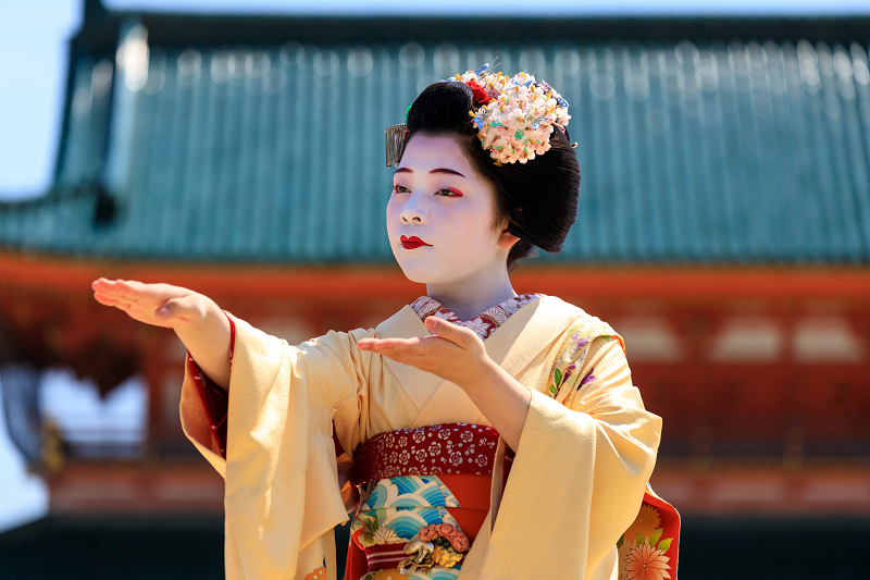 平安神宮例大祭翌日祭　舞踊奉納（祇園甲部　清乃さん、市晴さん、まめ衣さん）_f0155048_0283023.jpg