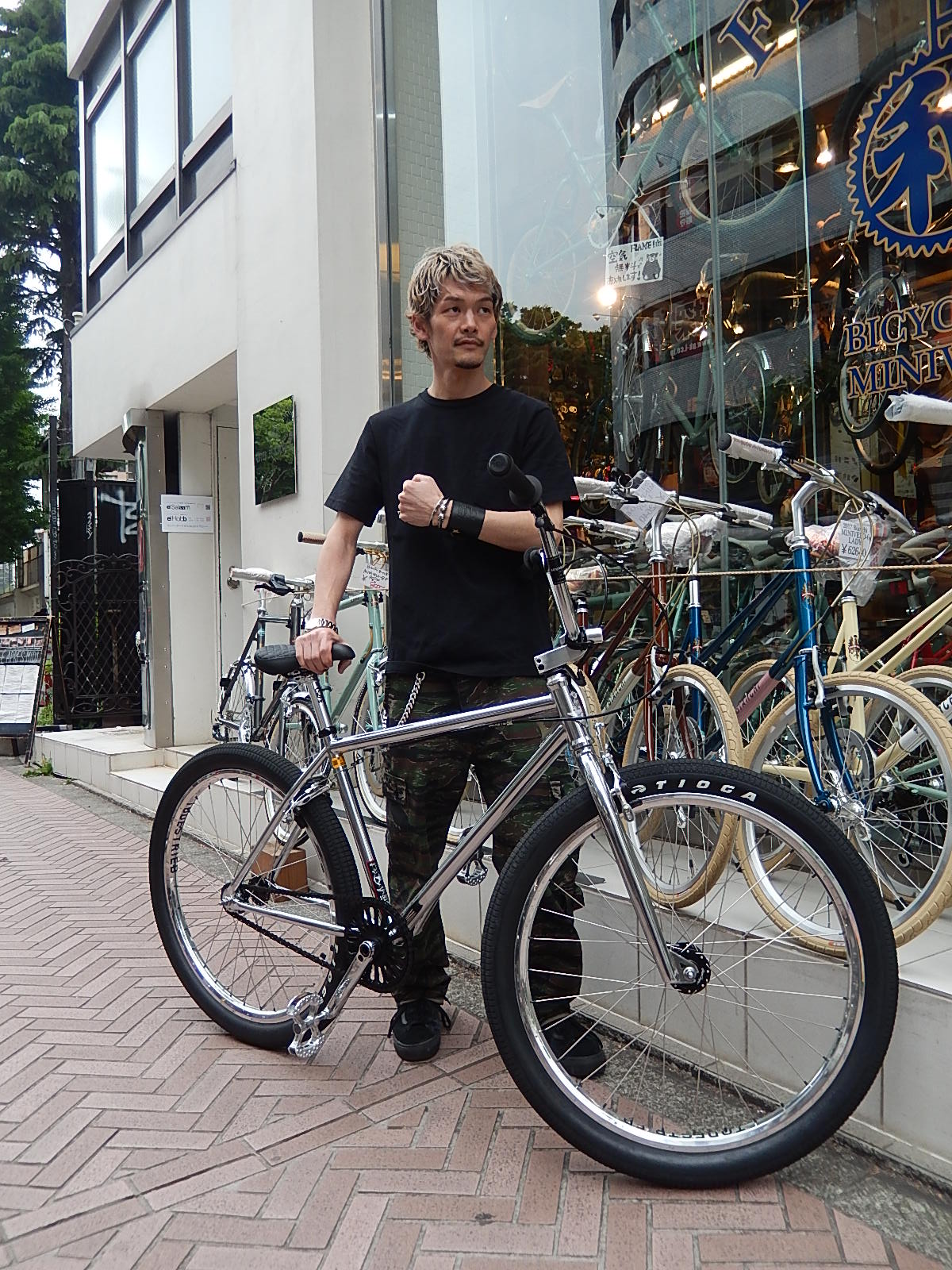 5月9日 渋谷 原宿 の自転車屋 FLAME bike前です_e0188759_2041081.jpg