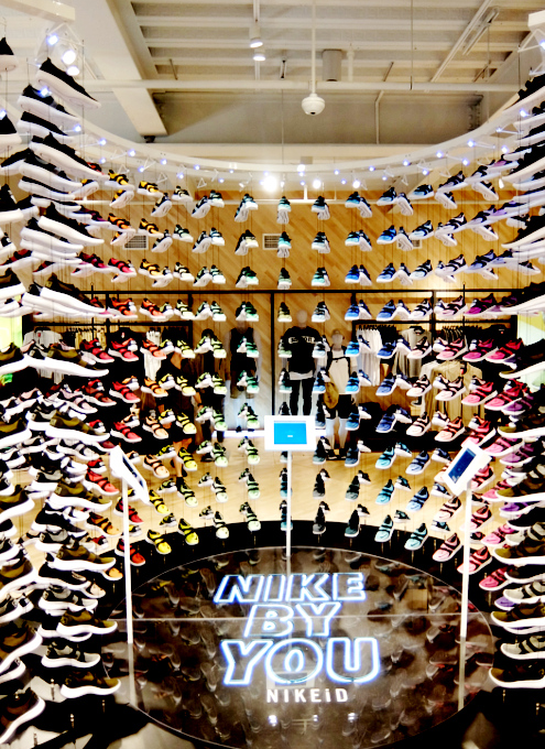スニーカーのディズニー・ワールド、未来のお店、Nike SOHO店_b0007805_18575386.jpg