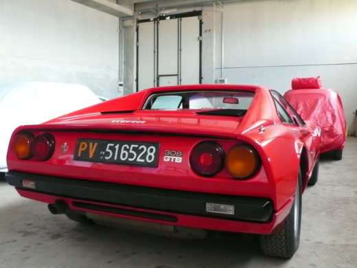 pavia のファイバーグラスの308GTB_a0129711_20131346.jpg