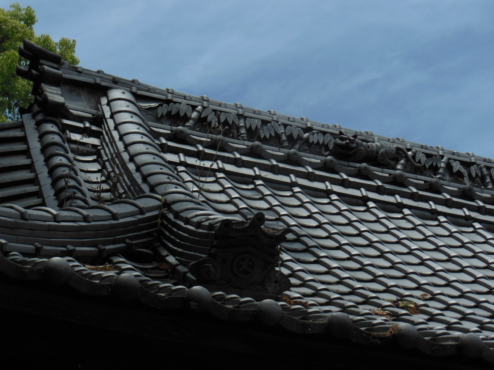 そっ～。　ご近所ぶらぶらうどんついでの神社めぐり　【香川丸亀市　岡田神社】_b0300769_10000429.jpg