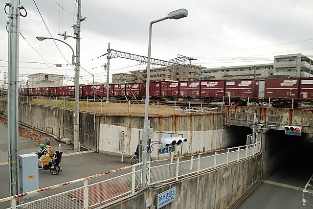 藤田八束の鉄道写真@東海道本線西宮駅付近、貨物列車の写真・・・貨物列車からもらう元気_d0181492_16472067.jpg