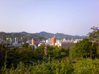 山際までビルが立ち並んだ高知の街_f0291565_9581048.jpg