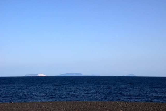 神津島の向こうに見える陸地はどこ？_f0217617_9375287.jpg