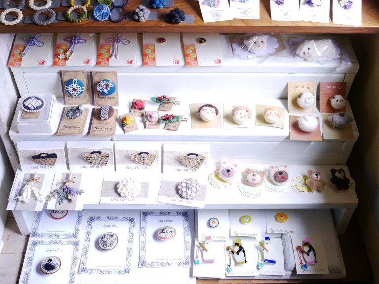 三軒茶屋で見つけた懐かしいお店。〜ブローチ展は5/15まで!〜_f0089355_21275199.jpg