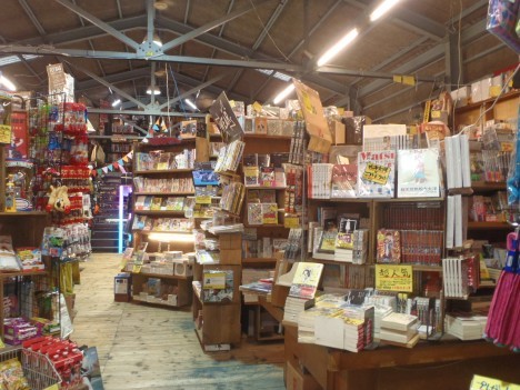 三軒茶屋で見つけた懐かしいお店。〜ブローチ展は5/15まで!〜_f0089355_22420772.jpg