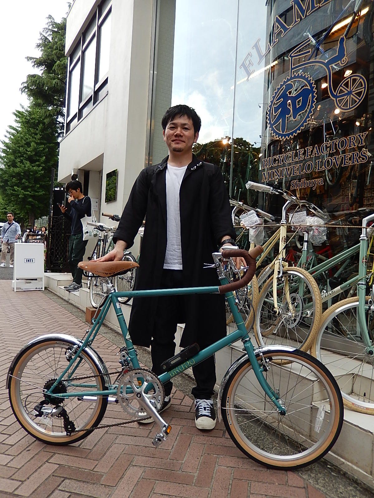 5月14日 渋谷 原宿 の自転車屋 FLAME bike前です_e0188759_19224736.jpg