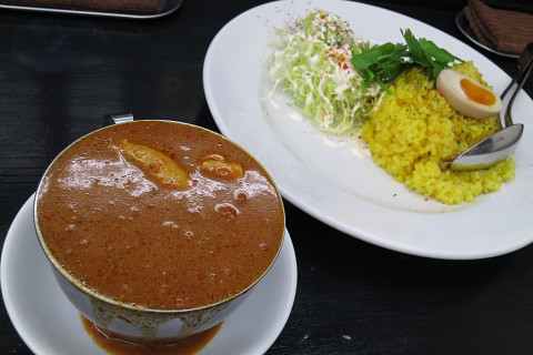 山梨の旅 カレーは飲み物 記憶のかけら 降ったり晴れたり