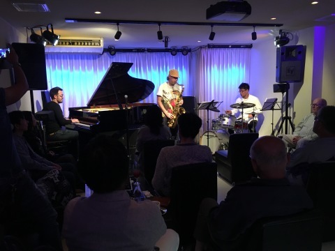 広島 Jazzlive comin 月曜日15日のライブのご案内_b0115606_10583308.jpg