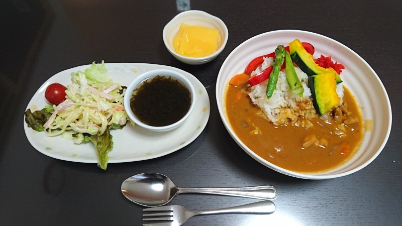 ひまわり荘 夕食 夏野菜のスープカレー スパサラトマト もずく マンゴー寒天 今日の献立 ひまわり荘 夕食 夏野菜のスープカレー スパサラトマト もずく マンゴー寒天 今日の献立