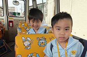 幼稚園バス♪_e0325335_1123297.jpg
