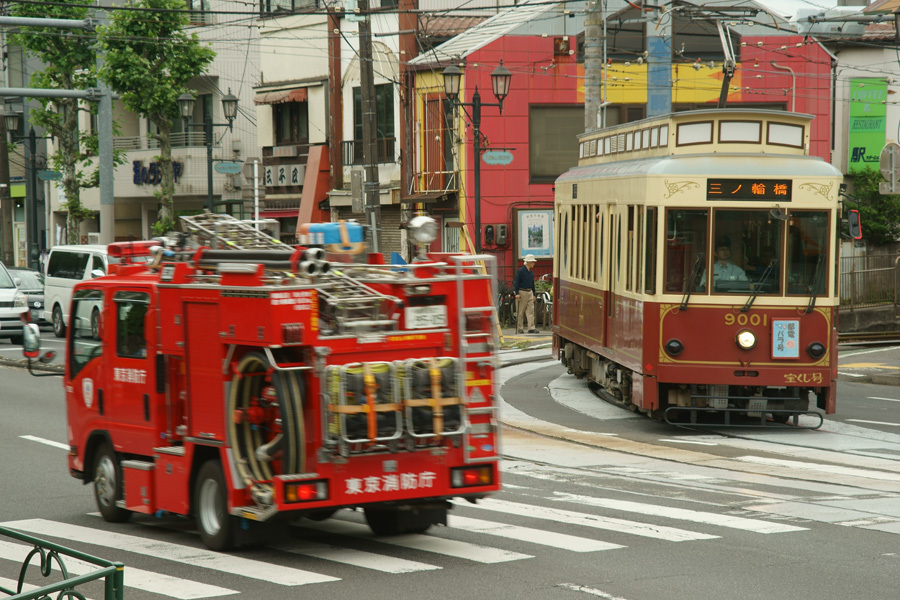 飛鳥山公園の交差点_e0166476_21134118.jpg