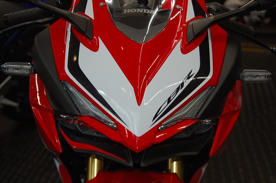 HONDA期待のニューモデル・新型CBR250RR出荷開始！！_d0099181_1935070.jpg