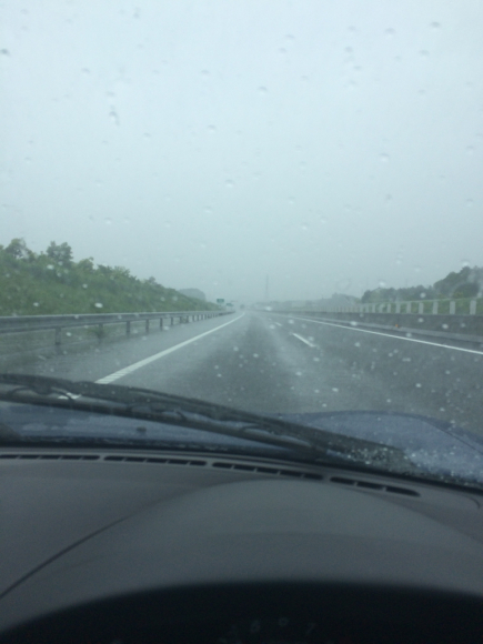 雨の日の高速道路とsタイヤ 野郎の楽しみ