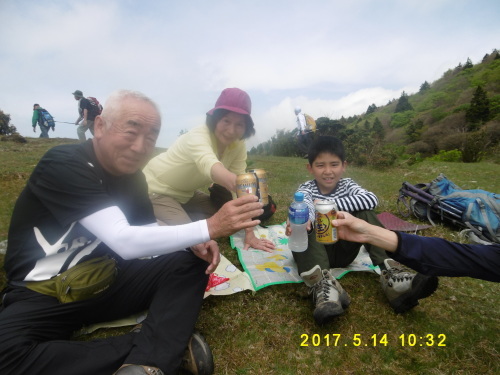 平成29年5月14日　ゆりわり道から三峰山下山は月出道周回_b0127574_17075110.jpg