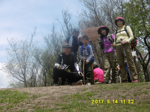 平成29年5月14日　ゆりわり道から三峰山下山は月出道周回_b0127574_17081181.jpg