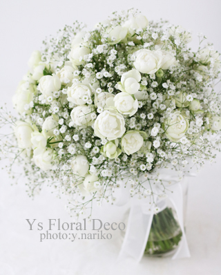 かすみ草とバラのクラッチブーケ Ys Floral Deco Blog