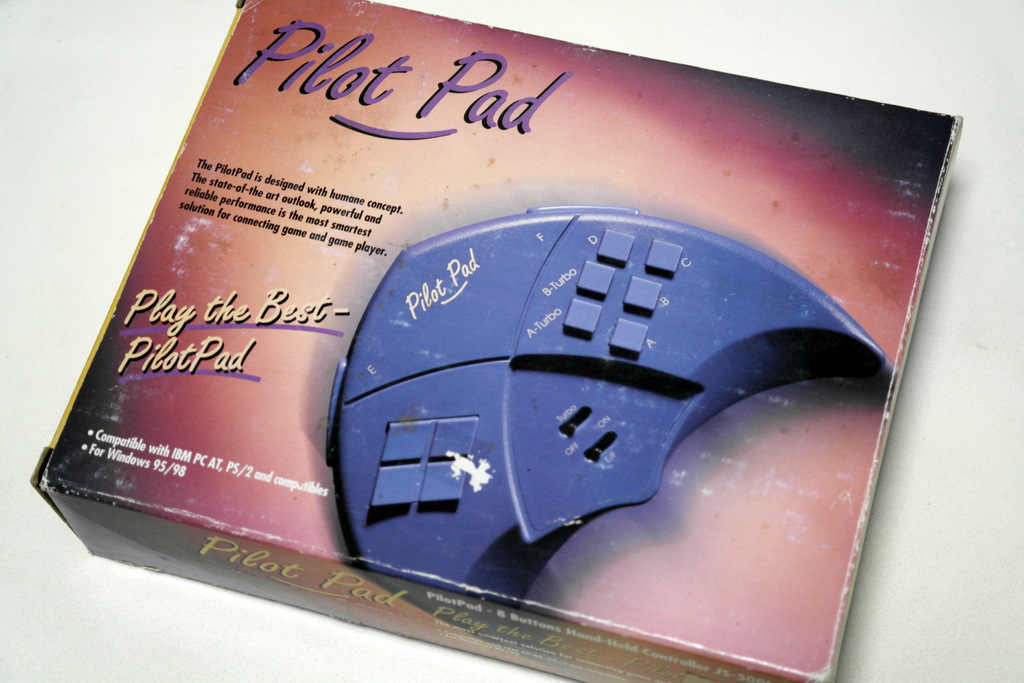 【レビュー】メーカー不明 PilotPad - 8 Buttons Hand-Held Controller JS-5001（再録）_c0004568_22262726.jpg