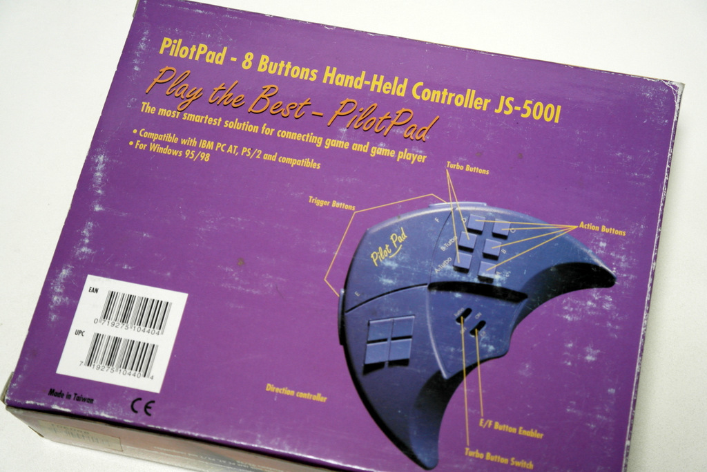 【レビュー】メーカー不明 PilotPad - 8 Buttons Hand-Held Controller JS-5001（再録）_c0004568_22262777.jpg