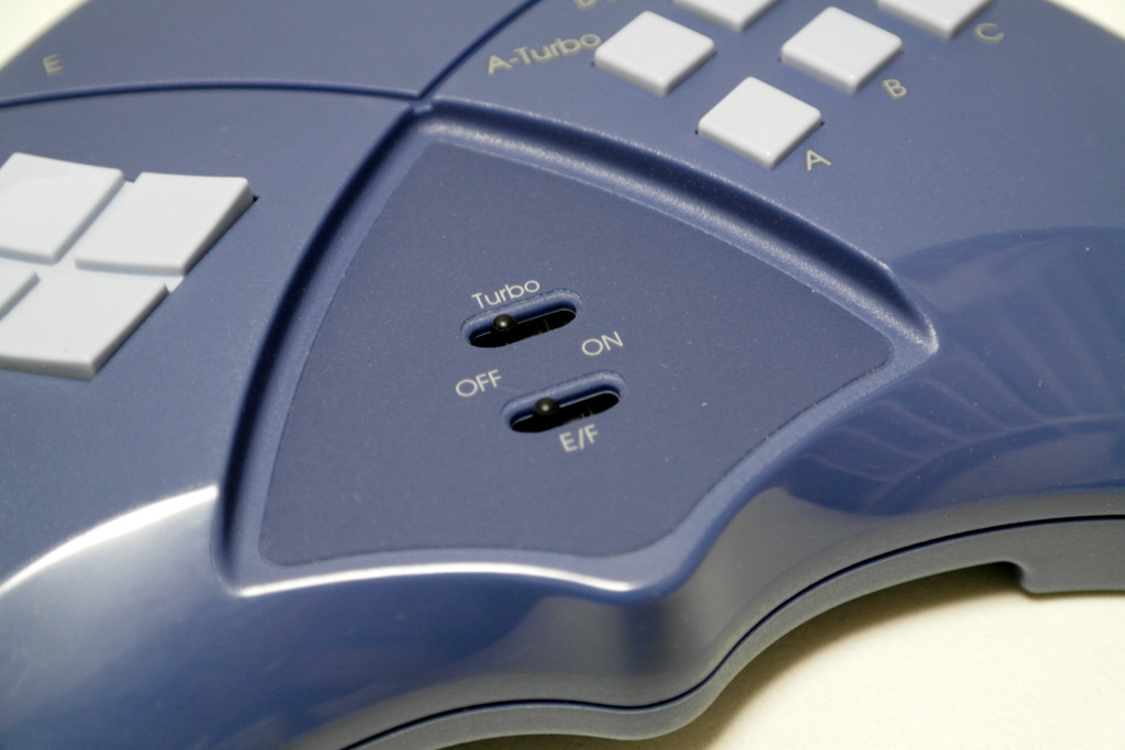 【レビュー】メーカー不明 PilotPad - 8 Buttons Hand-Held Controller JS-5001（再録）_c0004568_22262948.jpg