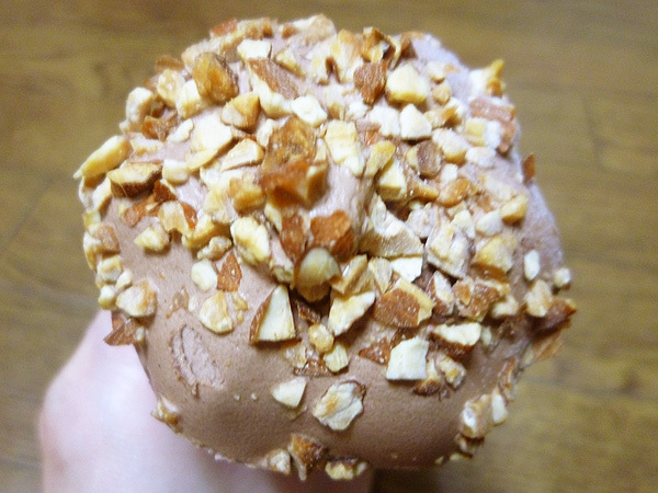 イベールアイスデザートコーンチョコレート(コーン)@赤城乳業_c0152767_21325837.jpg