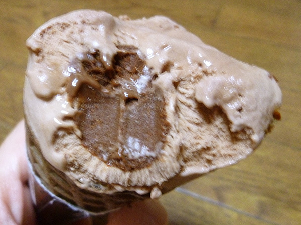 イベールアイスデザートコーンチョコレート（コーン）＠赤城乳業_c0152767_21352336.jpg