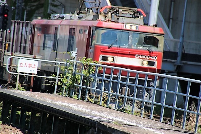 藤田八束の鉄道写真@貨物列車金太郎、東北本線東仙台駅を通過する貨物列車「金太郎」・・・赤いボディが格好良い_d0181492_23042809.jpg