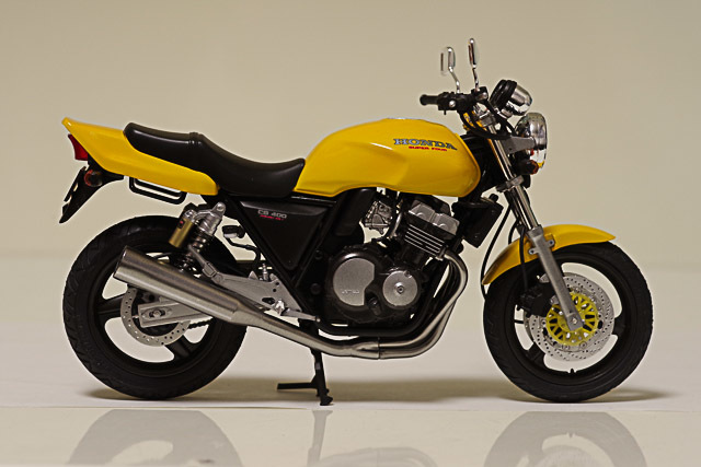 ホンダCB400SF プラモ完成_f0300637_23573636.jpg