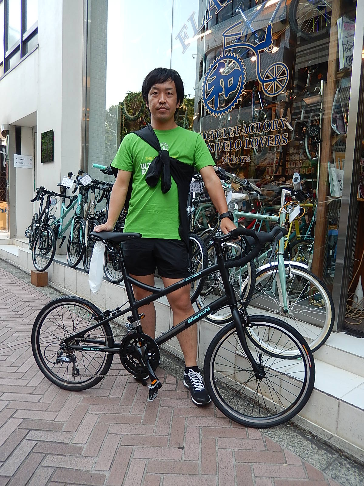 5月20日 渋谷 原宿 の自転車屋 FLAME bike前です_e0188759_1946169.jpg