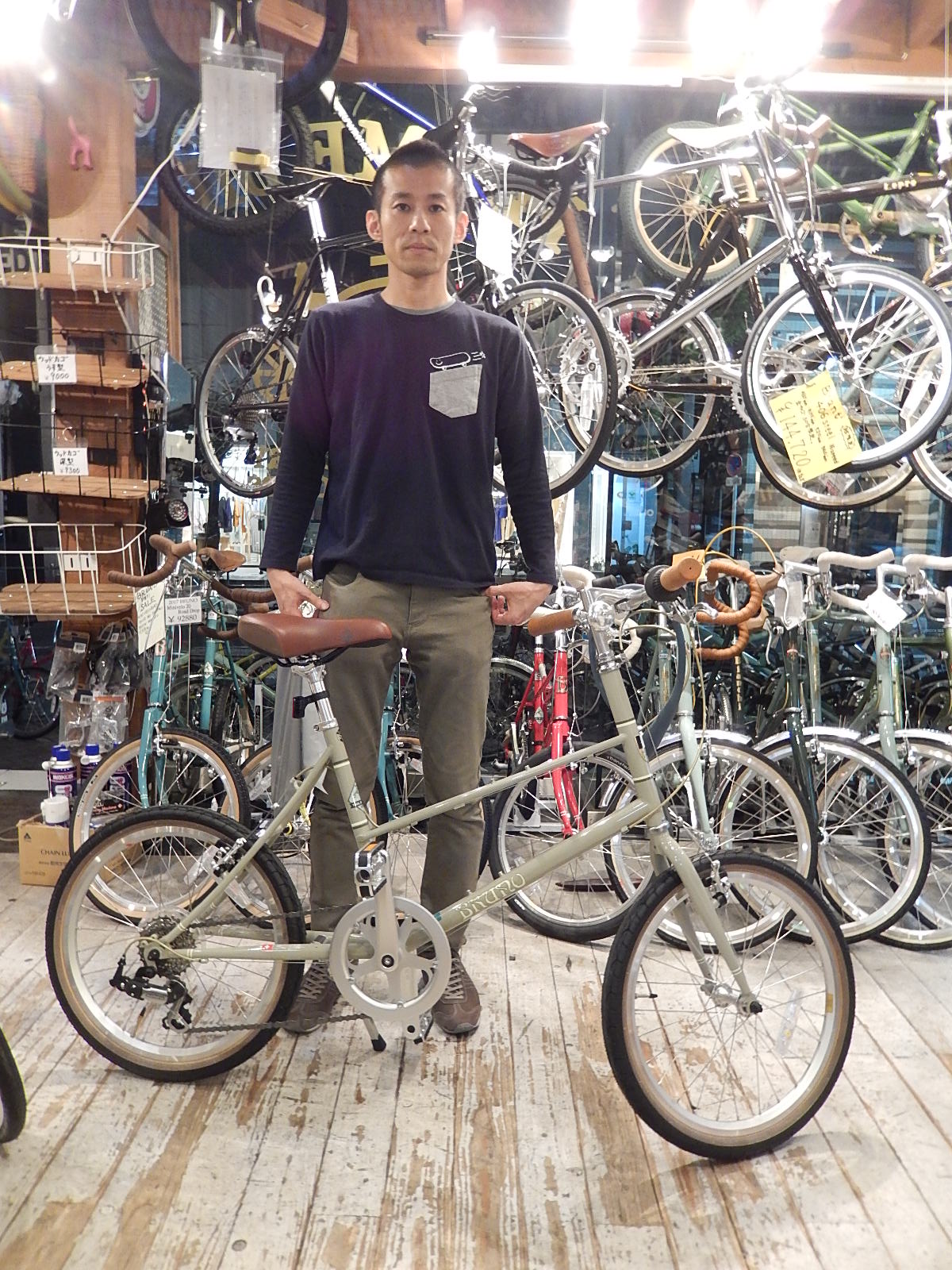 5月20日 渋谷 原宿 の自転車屋 FLAME bike前です_e0188759_1947980.jpg