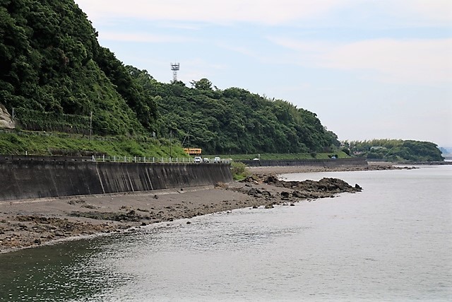 藤田八束の鉄道写真@最南端の街を走る指宿枕崎線「HANAHANA」・・・錦江湾に浮かぶ桜島と「HANAHANA」_d0181492_21083494.jpg