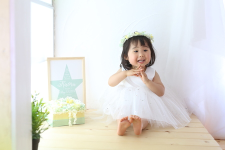 2歳のお誕生日の花かんむりと花のケーキ 元ひらまつの花嫁様より 一会 ウエディングの花