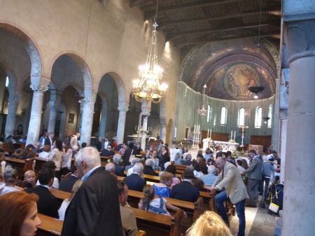 初聖体拝領式 Prima Comunione に出席 コントリ コントラバスでトリエステ ヌオーヴォ