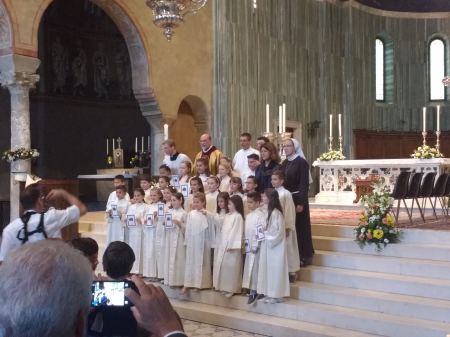 初聖体拝領式 Prima Comunione に出席 コントリ コントラバスでトリエステ ヌオーヴォ