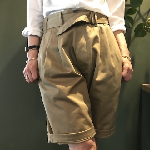 ショートパンツ　と　シャツ_d0364239_17564425.jpg