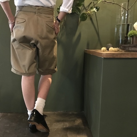 ショートパンツ　と　シャツ_d0364239_17574916.jpg