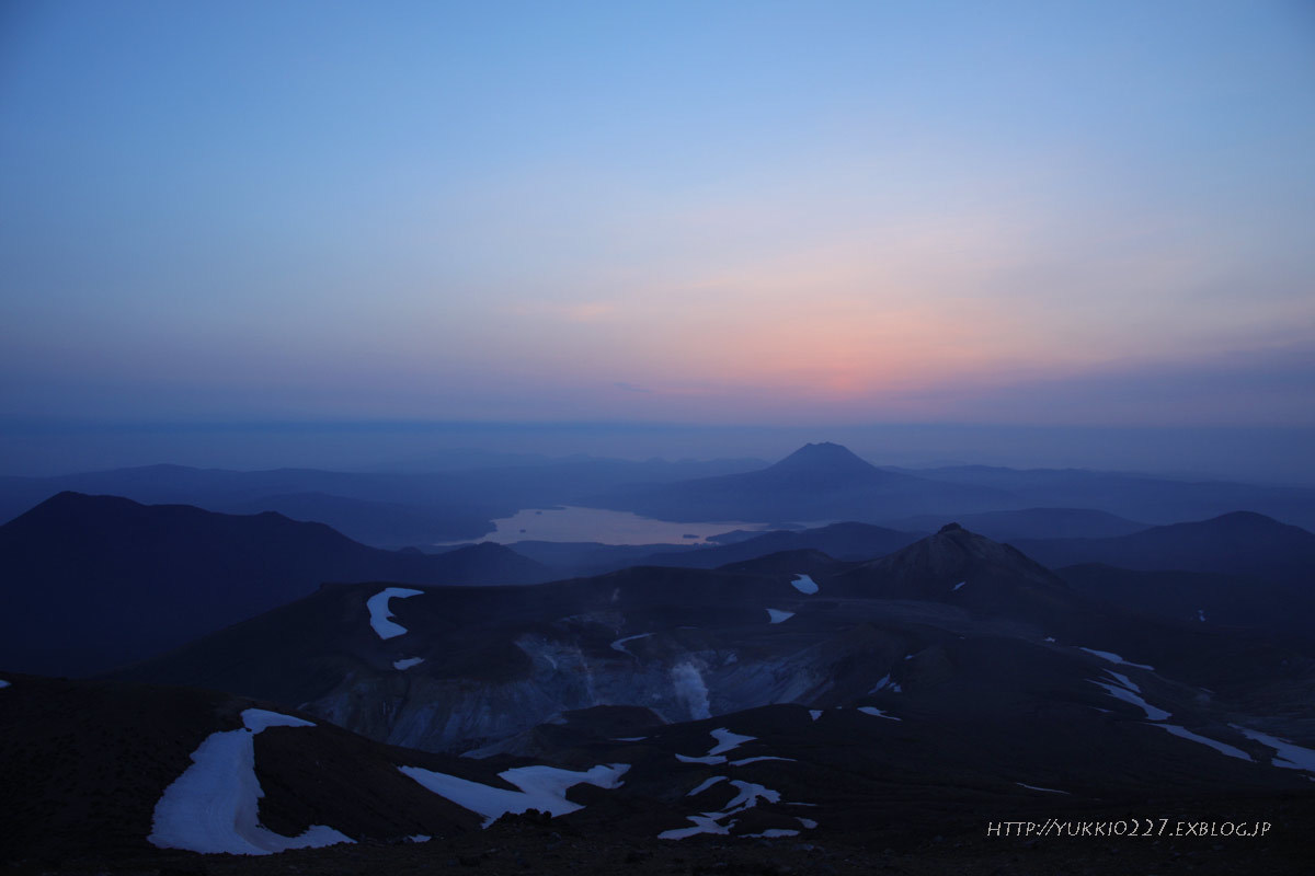 雌阿寒岳　春はあけぼの。。。_f0054366_13413807.jpg