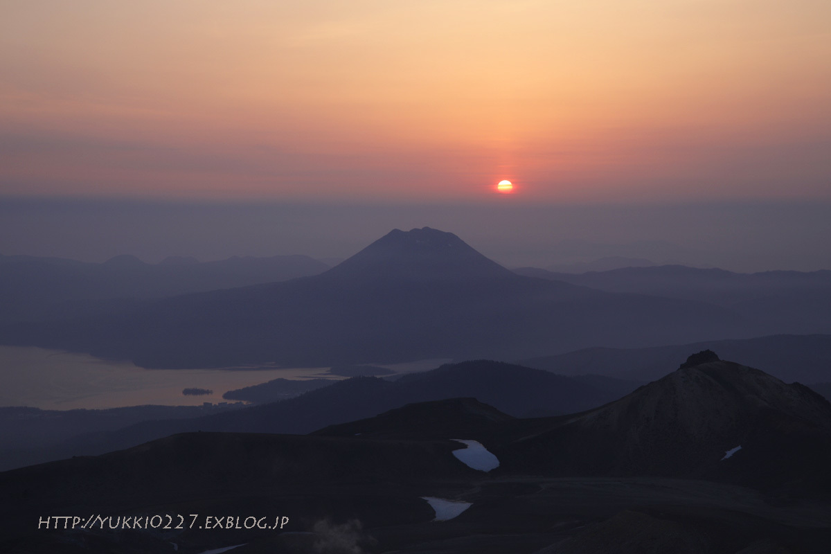 雌阿寒岳　春はあけぼの。。。_f0054366_13551075.jpg