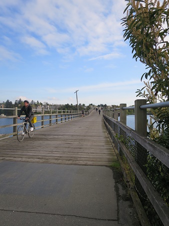 ヴィクトリアひとり旅☆Galloping Goose Trail を通ってSwan Lakeへ_c0212604_1952030.jpg