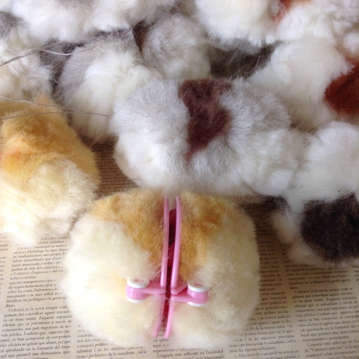 羊毛ポンポンの作り方 Wool 1