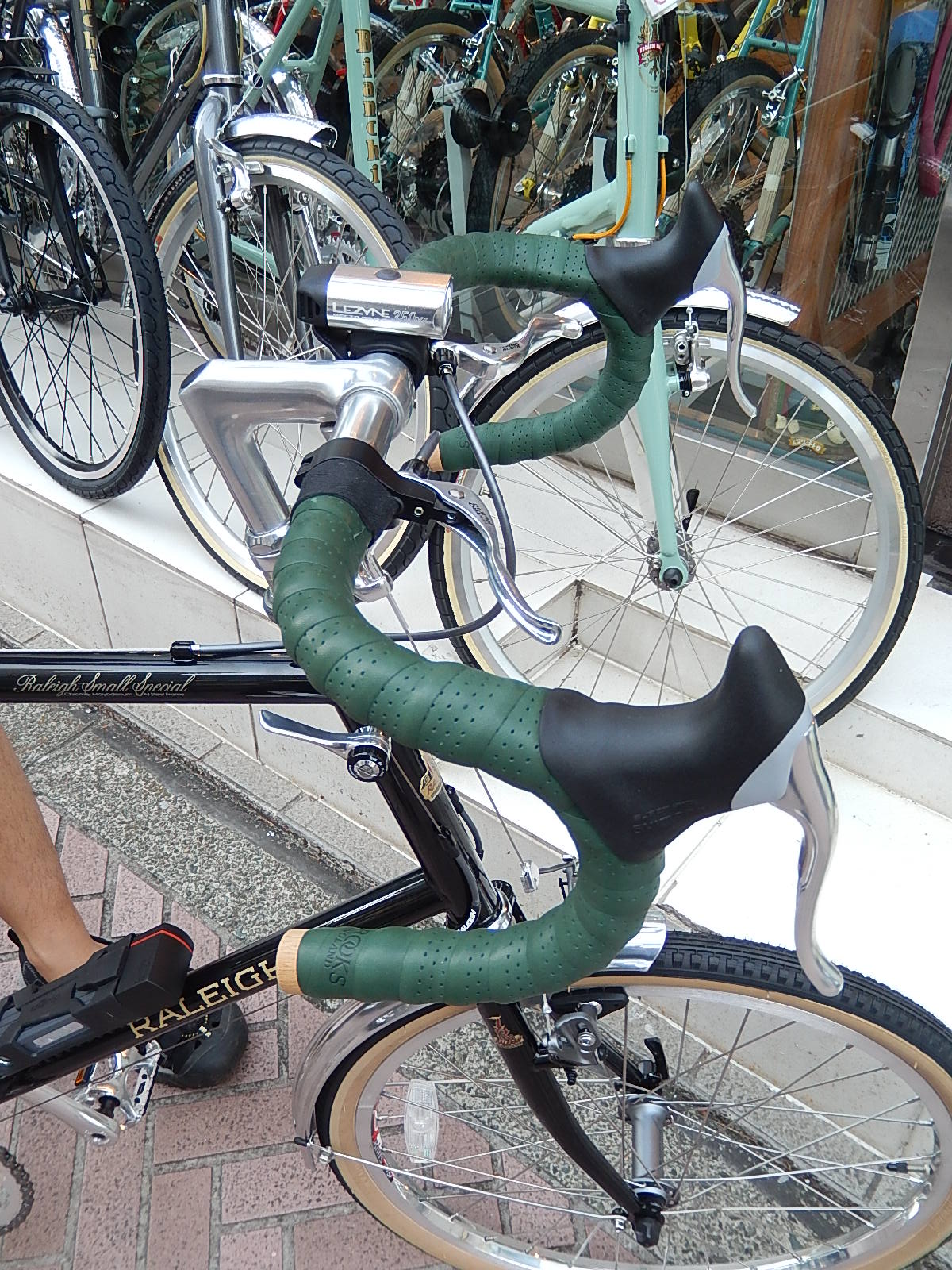 5月24日　渋谷　原宿　の自転車屋　FLAME bike前です_e0188759_21102512.jpg