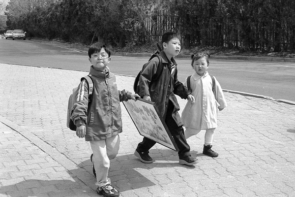 水原（スウォン）駅前の観光案内所の今昔　韓国　モノクロ写真　ネオパン400 PRESTO_f0117059_11594952.jpg