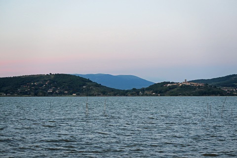 夕日追いかけ湖畔を行けば、イタリア_f0234936_6275873.jpg